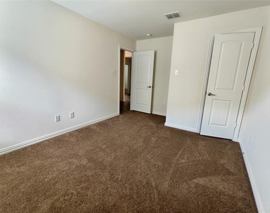 213 Cedar Canyon Drive - Photo Thumbnail 9