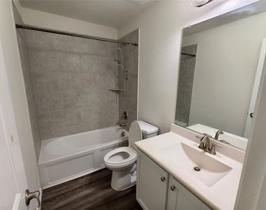 213 Cedar Canyon Drive - Photo Thumbnail 10