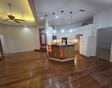 1315 Spyglass Drive - Photo Thumbnail 4