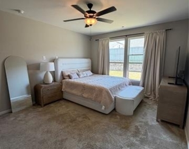 1300 Starling Street - Photo Thumbnail 8