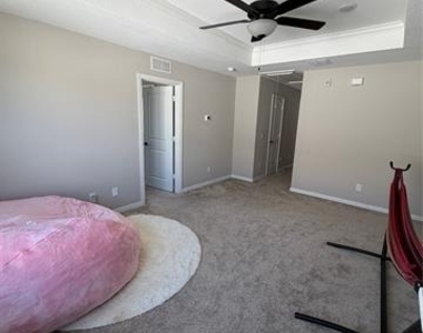 1300 Starling Street - Photo Thumbnail 13