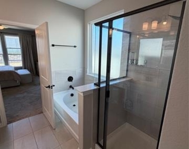 1300 Starling Street - Photo Thumbnail 10