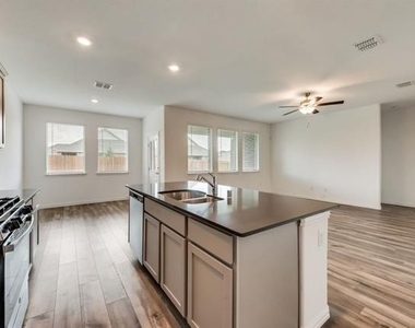 1833 Lake Grove Drive - Photo Thumbnail 11