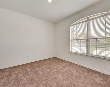 1833 Lake Grove Drive - Photo Thumbnail 21