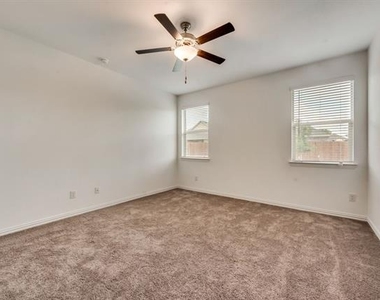 1833 Lake Grove Drive - Photo Thumbnail 14