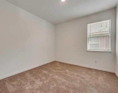 1833 Lake Grove Drive - Photo Thumbnail 19