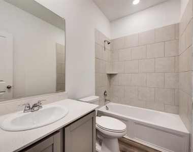 1833 Lake Grove Drive - Photo Thumbnail 23