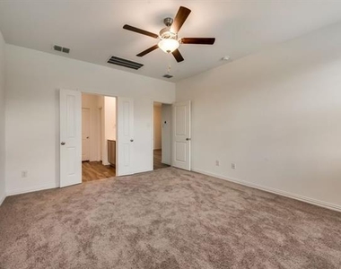 1833 Lake Grove Drive - Photo Thumbnail 16