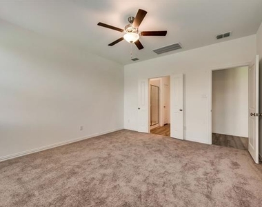 1833 Lake Grove Drive - Photo Thumbnail 15