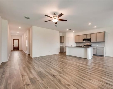 1833 Lake Grove Drive - Photo Thumbnail 3