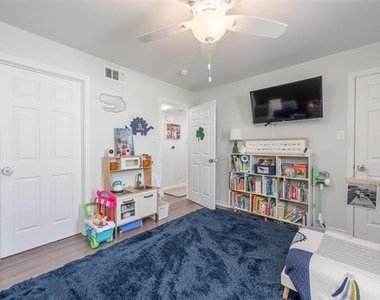 5076 Matilda Street - Photo Thumbnail 16