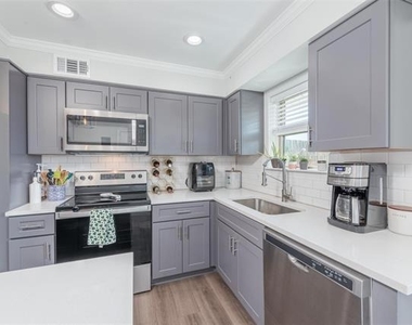 5076 Matilda Street - Photo Thumbnail 4