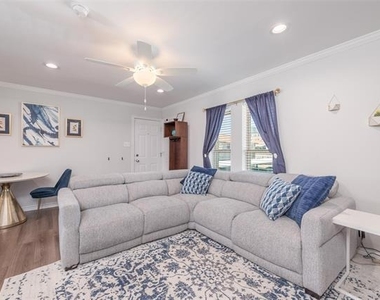 5076 Matilda Street - Photo Thumbnail 8