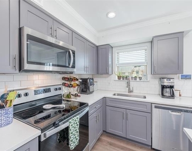 5076 Matilda Street - Photo Thumbnail 5