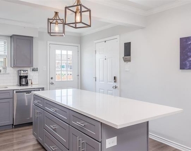 5076 Matilda Street - Photo Thumbnail 2