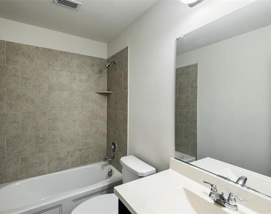 913 Rosewood Street - Photo Thumbnail 11
