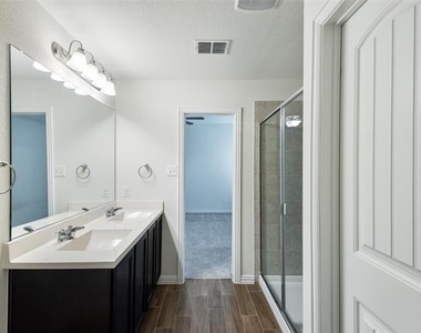 913 Rosewood Street - Photo Thumbnail 8