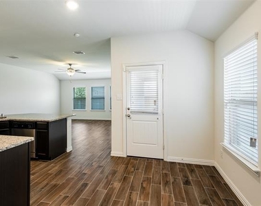913 Rosewood Street - Photo Thumbnail 5