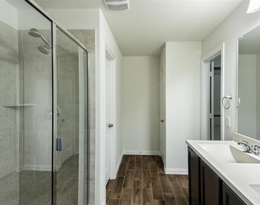 913 Rosewood Street - Photo Thumbnail 7