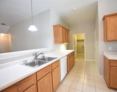 421 Stanley Falls Drive - Photo Thumbnail 6
