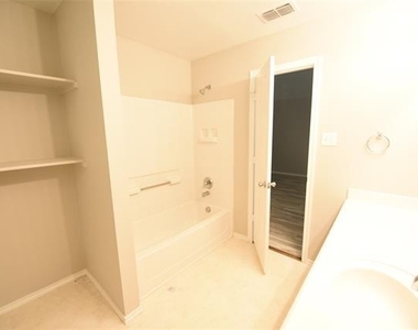 421 Stanley Falls Drive - Photo Thumbnail 12