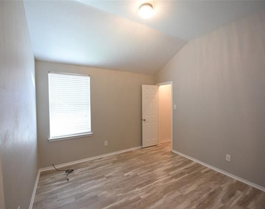 421 Stanley Falls Drive - Photo Thumbnail 14