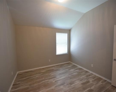 421 Stanley Falls Drive - Photo Thumbnail 15