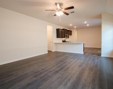 3936 Oak Creek Circle - Photo Thumbnail 3