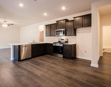 3936 Oak Creek Circle - Photo Thumbnail 5
