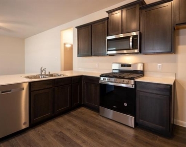 3936 Oak Creek Circle - Photo Thumbnail 6