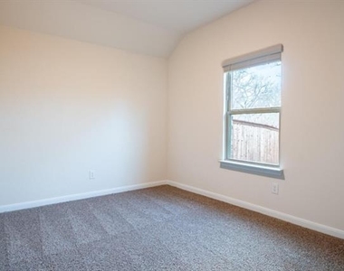3936 Oak Creek Circle - Photo Thumbnail 13