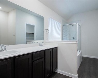 3936 Oak Creek Circle - Photo Thumbnail 15