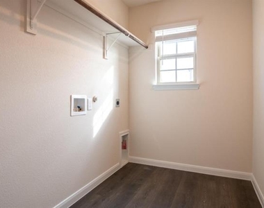 3936 Oak Creek Circle - Photo Thumbnail 17