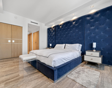 2301 Collins Avenue - Photo Thumbnail 6