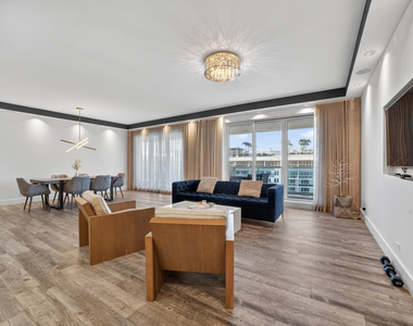 2301 Collins Avenue - Photo Thumbnail 3