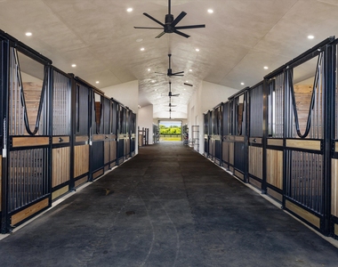 16175 Deer Path Lane - Photo Thumbnail 14
