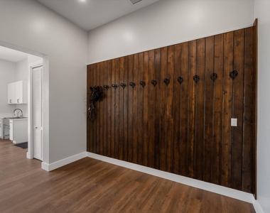 16175 Deer Path Lane - Photo Thumbnail 7