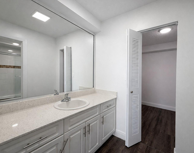 17350 Nw 68th Avenue - Photo Thumbnail 6