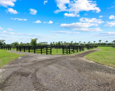 16175 Deer Path Lane - Photo Thumbnail 2