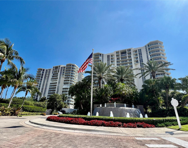 6001 N Ocean Drive - Photo Thumbnail 2