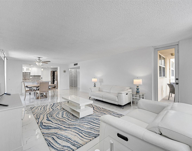 1401 S Ocean Drive - Photo Thumbnail 7