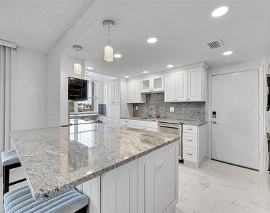 1401 S Ocean Drive - Photo Thumbnail 8