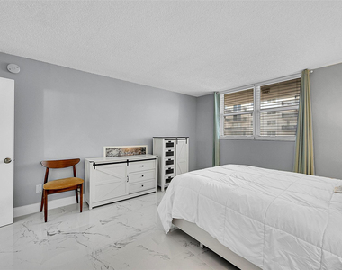 1401 S Ocean Drive - Photo Thumbnail 21