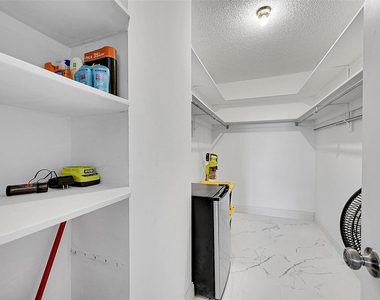 1401 S Ocean Drive - Photo Thumbnail 18