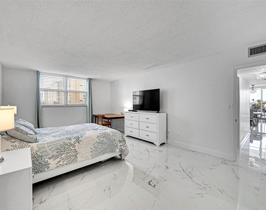 1401 S Ocean Drive - Photo Thumbnail 15