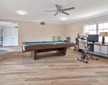 5700 Ne 22nd Way - Photo Thumbnail 4