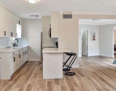 5700 Ne 22nd Way - Photo Thumbnail 2
