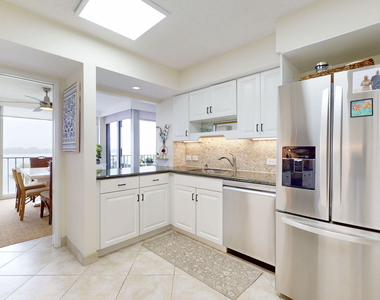 124 Lakeshore Drive - Photo Thumbnail 14