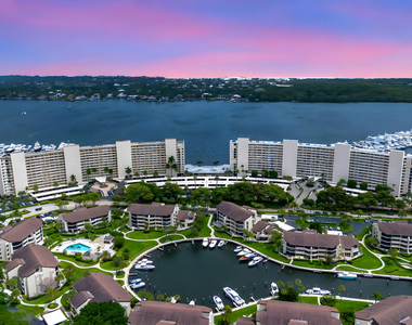124 Lakeshore Drive - Photo Thumbnail 22