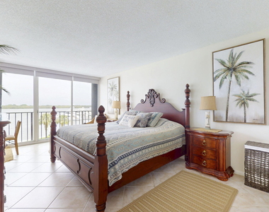 124 Lakeshore Drive - Photo Thumbnail 3